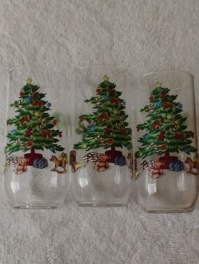 Set of 3 Holiday Glasses with Christmas Tree Design Vintage Luminarc